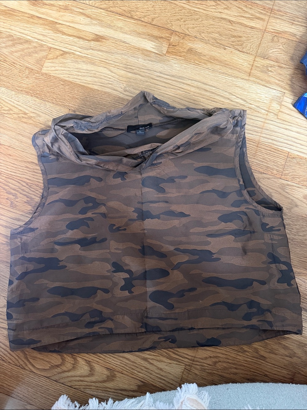 SUN KIM Sleeveless Camo Hooded Crop Top - Brown Camo -Large- originally $125